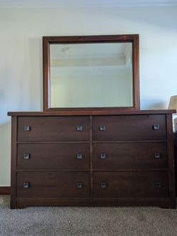 FOR SALE: Used Vaughan Bassett Queen Bedroom Set – Walnut