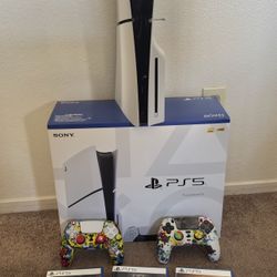 Ps5 Slim Disk Edition, with 2 controllers and 3 games. HABLO ESPANOL. NO TRADES, NO DELIVERY .