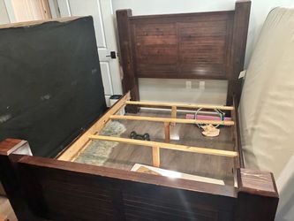 Trestlewood P611-34-35-77 Queen Sized Post Bed