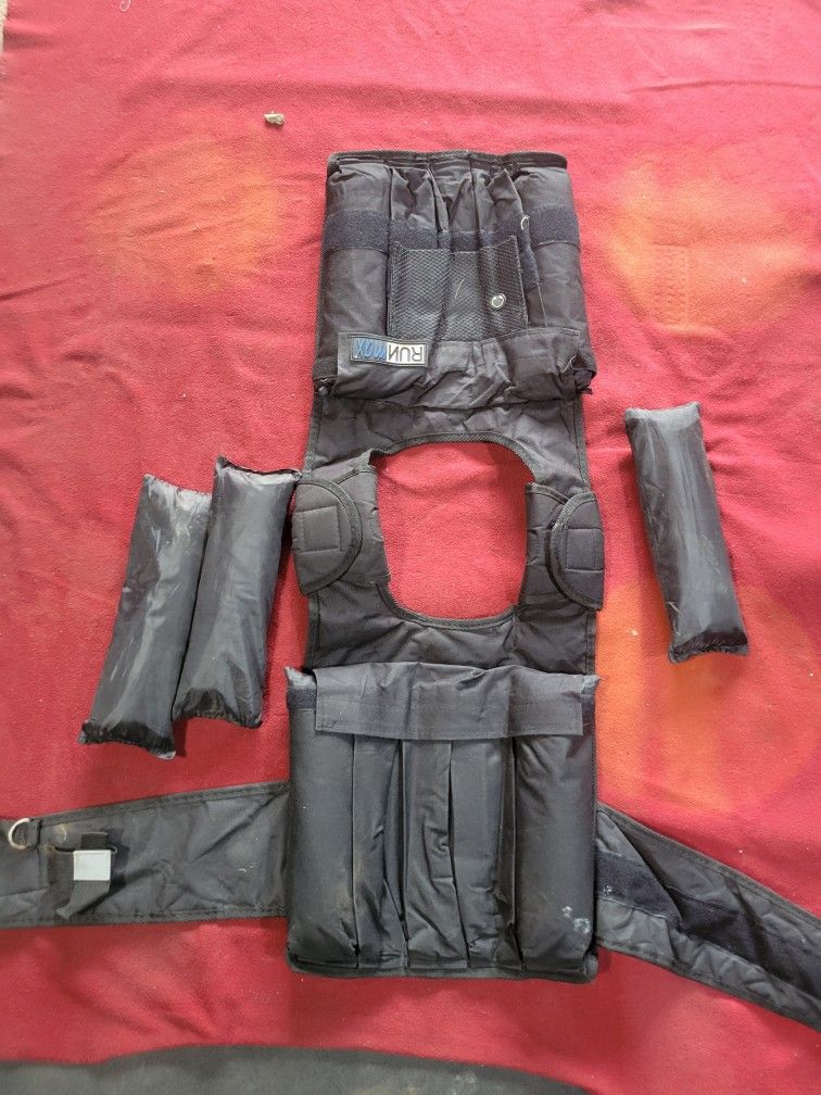 WEIGHT VEST  GOOD CONDITION    WEIGHT BAGS REMOVABLE 
11525 S HALSTED DUNKIN DONUTS/7111.S WESTERN WALGREENS 
25$  CASH ONLY AS IS 