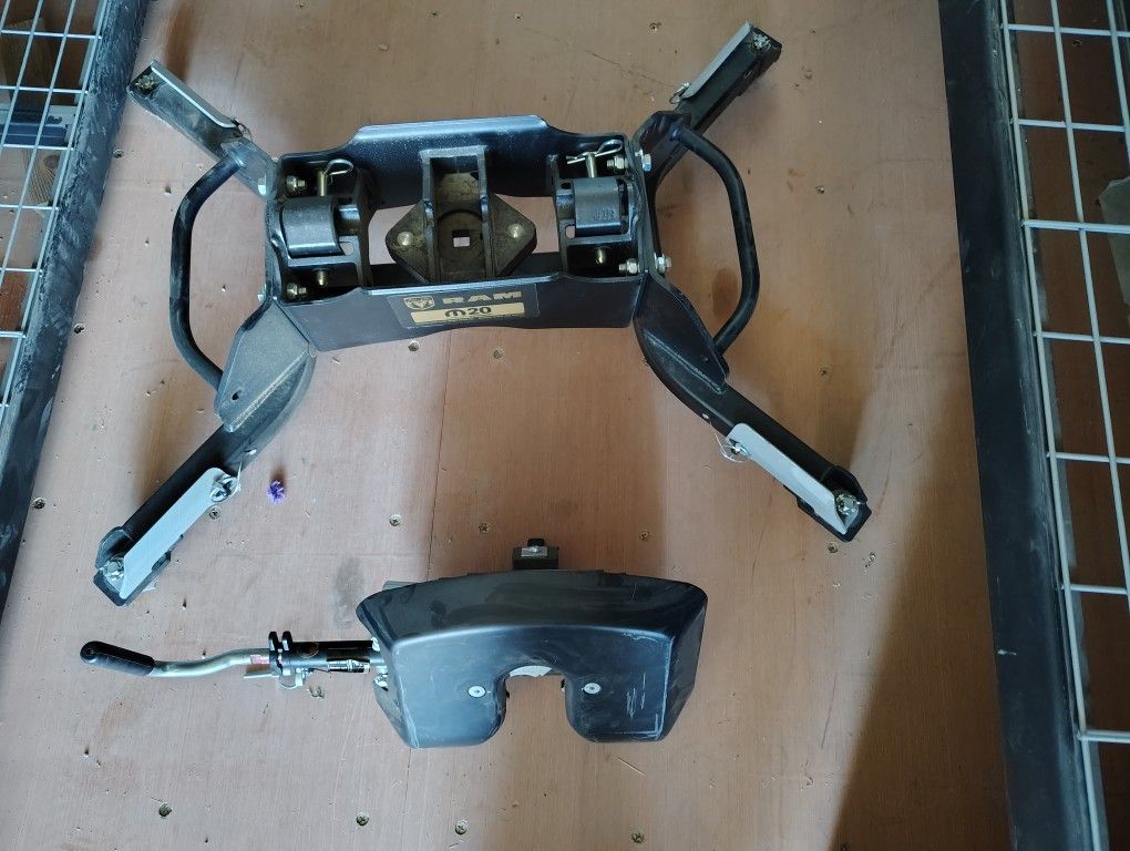 Mopar Fifth Wheel Mount