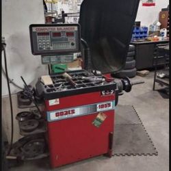 Coats tire balancer machine