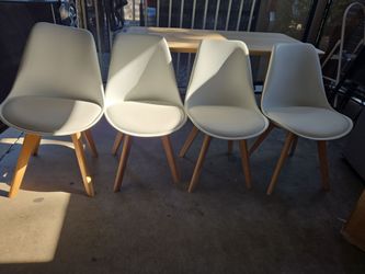 Dining table and 4 chairs excellent condition