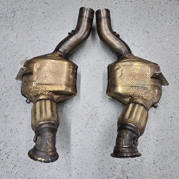 FERRARI 488 GTB SPIDER PISTA EXHAUST MUFFLER (contact info removed)08 OEM MIDPIPE RESONATOR