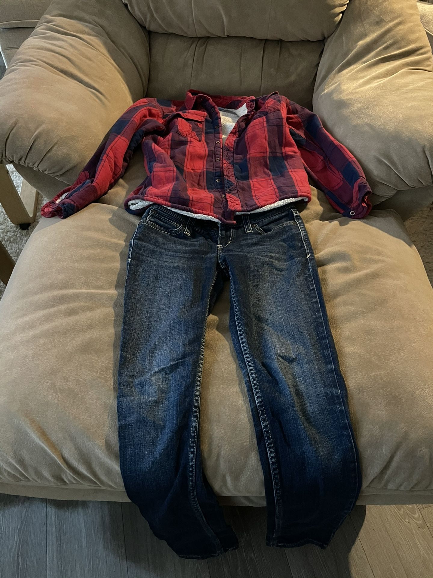 Levi’s/ T Hilfigger Womens Outfit