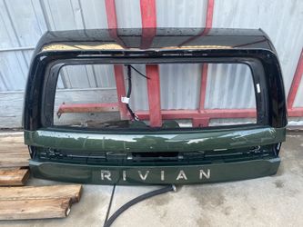 2022-2024 Rivian SR1 liftgate trunk lif