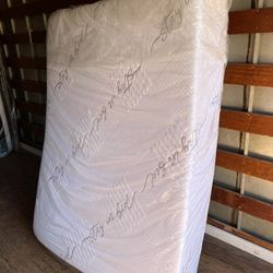 Queen Memory Foam Mattress 