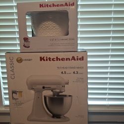 Kitchenaid 4.5quart Tilt-head Mixer and Ceramic Mixing Bowl