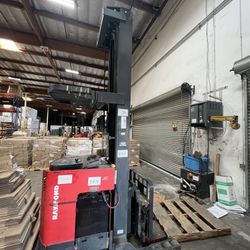 Raymond reach truck forklift 321inch