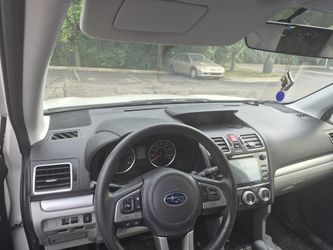 2017 Subaru Forester white clean tiylr fully loaded