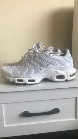 White nike Tn’s