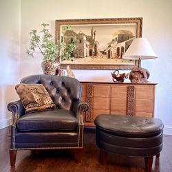 VINTAGE ENGLISH LEATHER CHESTERFIELD/TUFTED CLUB CHAIR AND MATCHING OTTOMAN MOODY NAVY BLUE