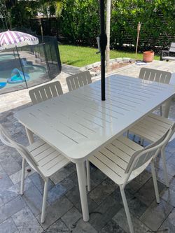 Burrow Outdoor Dining Table and Chairs Set