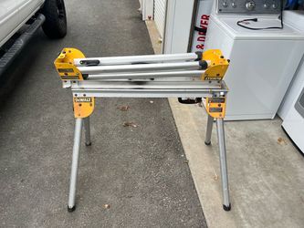 DeWalt collapsible aluminum sawhorses