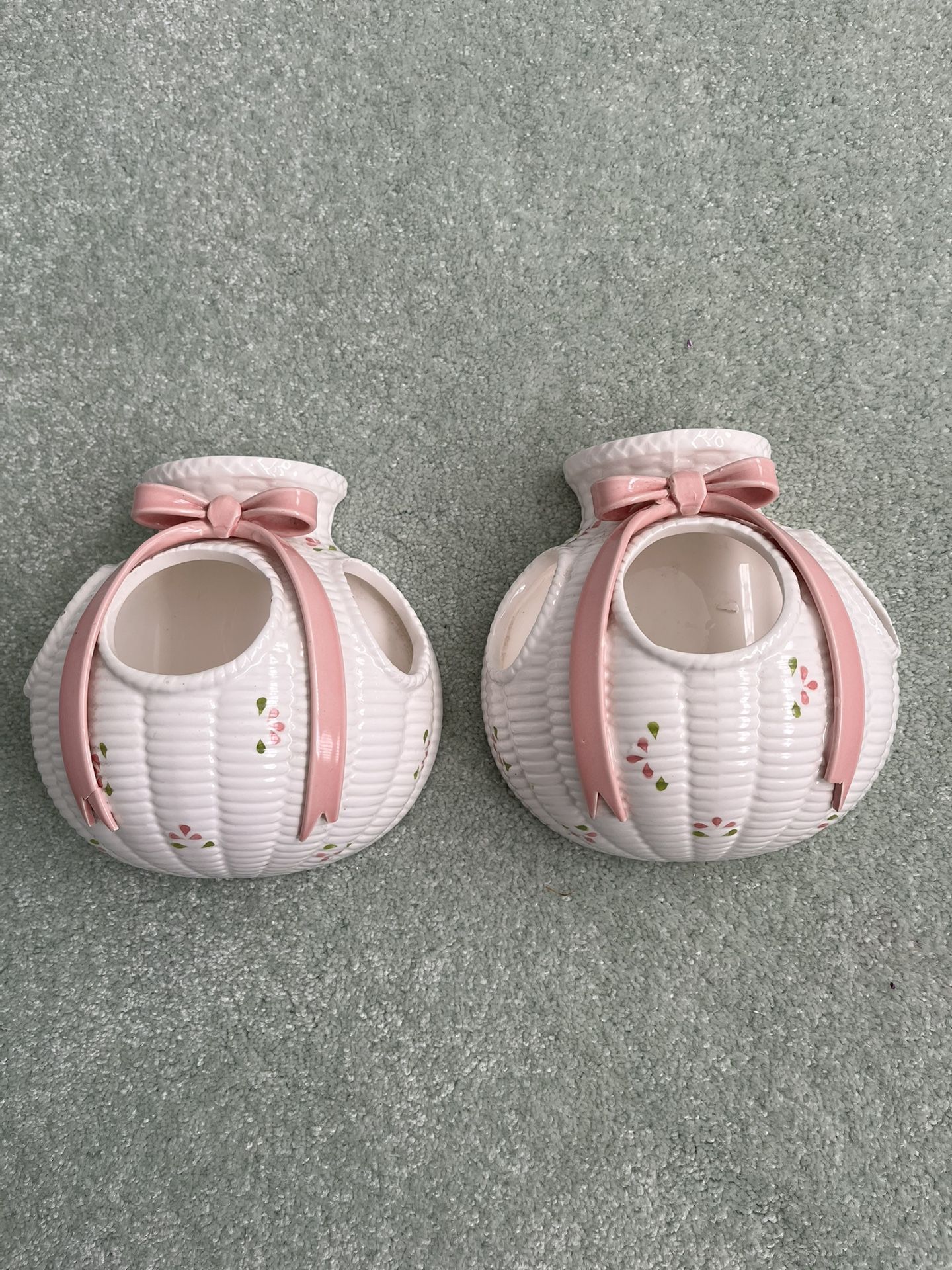Vintage 2 Ceramic Wall Pockets White Lettuce, 3-D Pink Bow, And Ribbon Vase