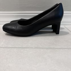 Clarks Kyndall Iris Black Pump