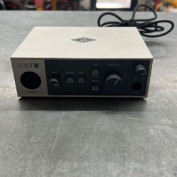 Universal Audio Volt 1 USB Recording Studio Audio Interface. 