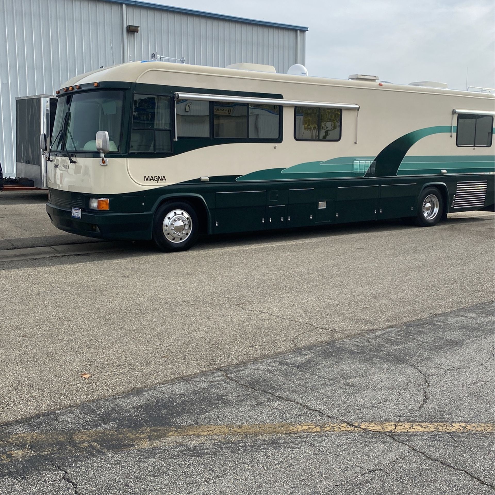 1996 Magna Country Couch
