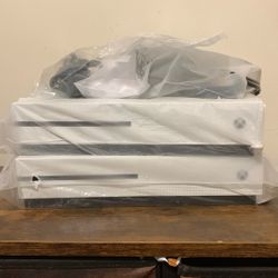 2 Xbox’s With No Controller 