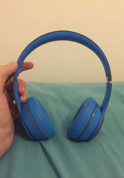 Beats solo wireless comes with charger willing to trade