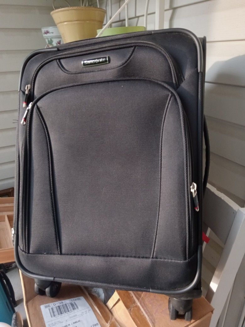Samsonite Luggage 4 Wheel Like New