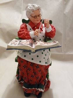 Mrs Clause Figurines 