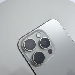 256GB iPhone 15 Pro Max (UNLOCKED)