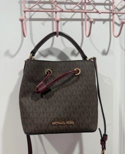 Michael Kors Bucket Bag