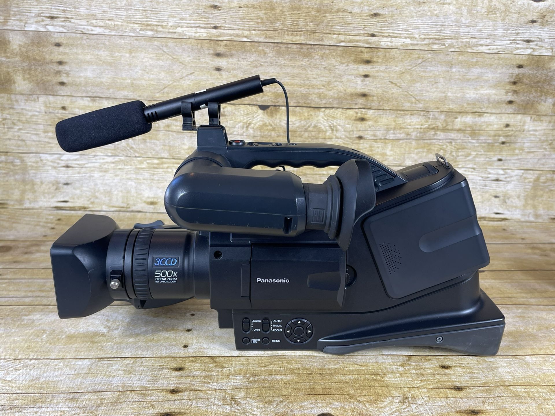 Panasonic AG-DVC20P Digital Video Camera/Recorder 3CCD w/Bag & Accessories