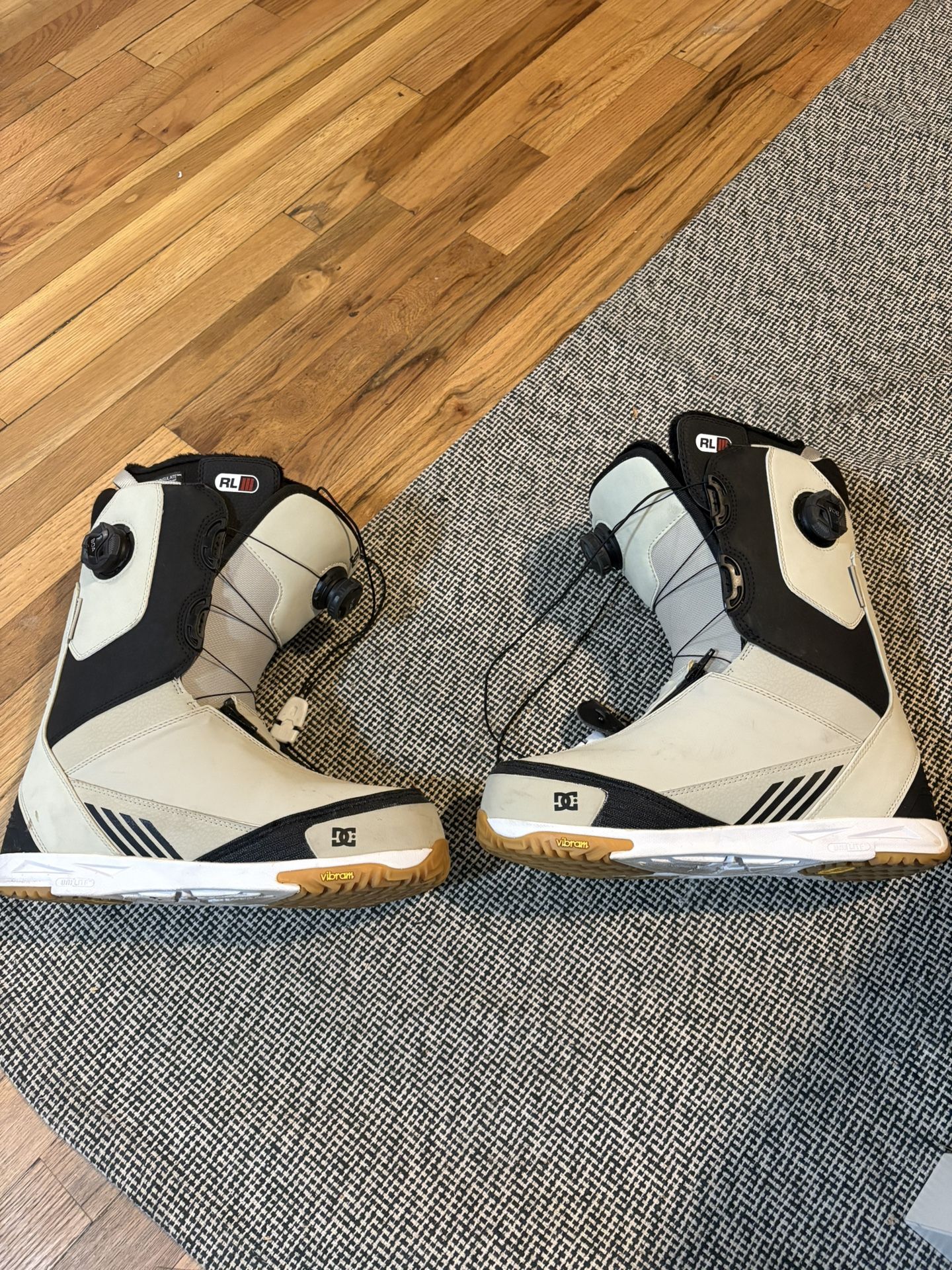 DC/VANS snowboarding boots