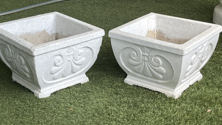 2 Cement Pots