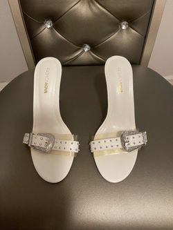 Fashion Nova Buckel Heels