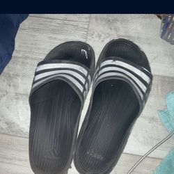 Addias Slides 