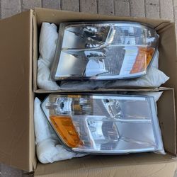 2009 -2018 OEM Ram Headlight 3500 Rt Side