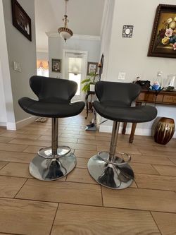 2 Bar stools