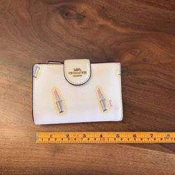 Coach medium zipper corner wallet white pebble leather lipstick print,