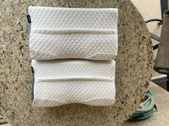 Reduced - WEDGE SLEEPING PILLOWS