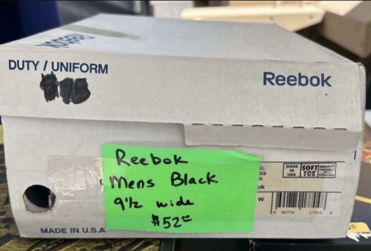NEW Men’s Reebok Shoes Size 9.5 Wide