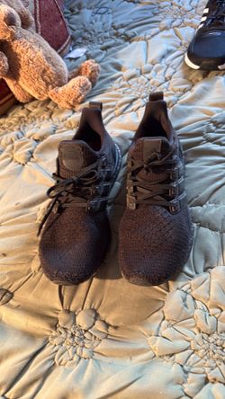 Men’s black shoes