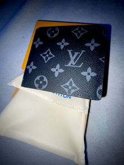 Louis Vuitton belt and wallet black LV initials for Sale in