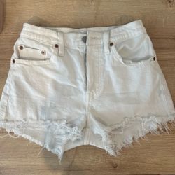 501 Levi White Shorts Size 25