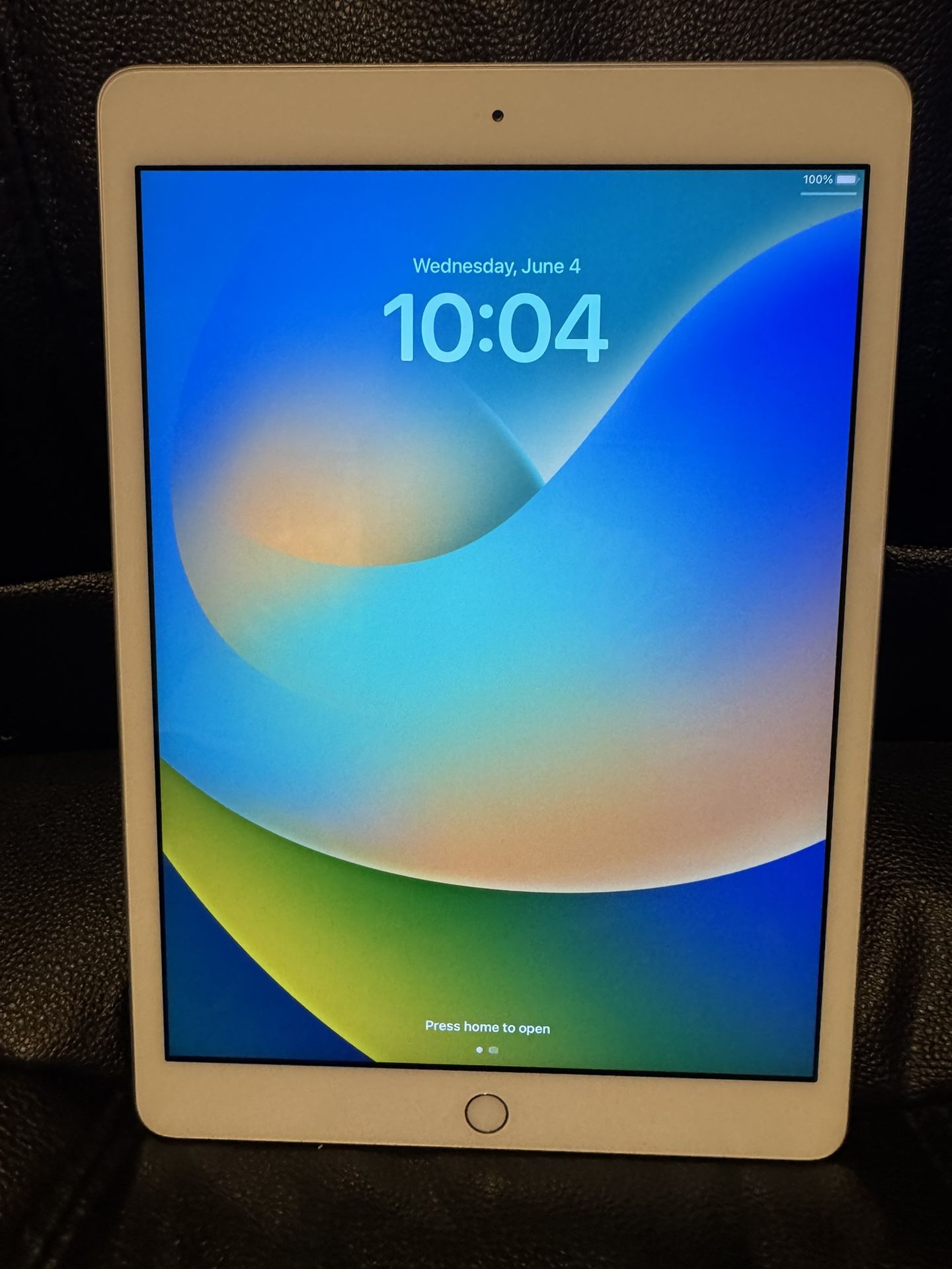 Apple IPad 8th generation (32GB) Excellent condition