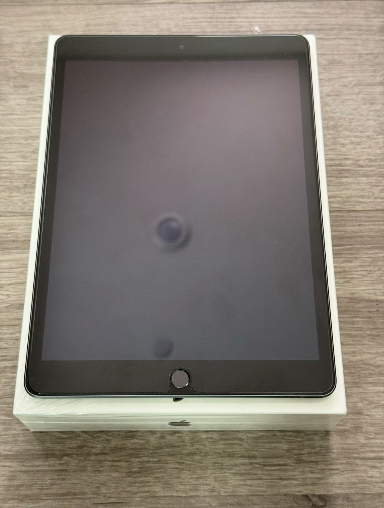 ($180) Apple iPad 9th Generation 64GB, Wi-Fi  10.2” Retina Display A13 Bionic chip — Excellent Condition!