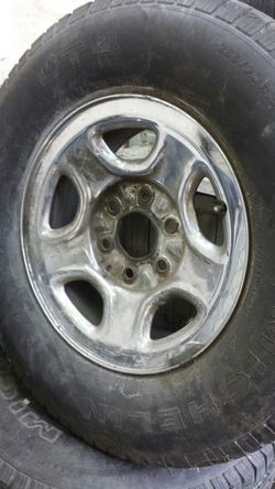 Chevy 6 lug rim.