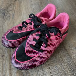 NIKE Bravata Girls Soccer Cleats