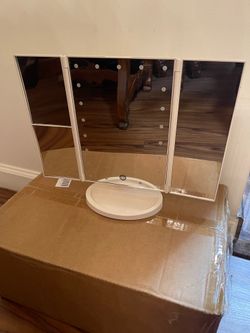 White Tri-Fold Lighted Makeup Mirror Built-in LED (13”1/2W x 10”1/2H) $20 Firm on Price