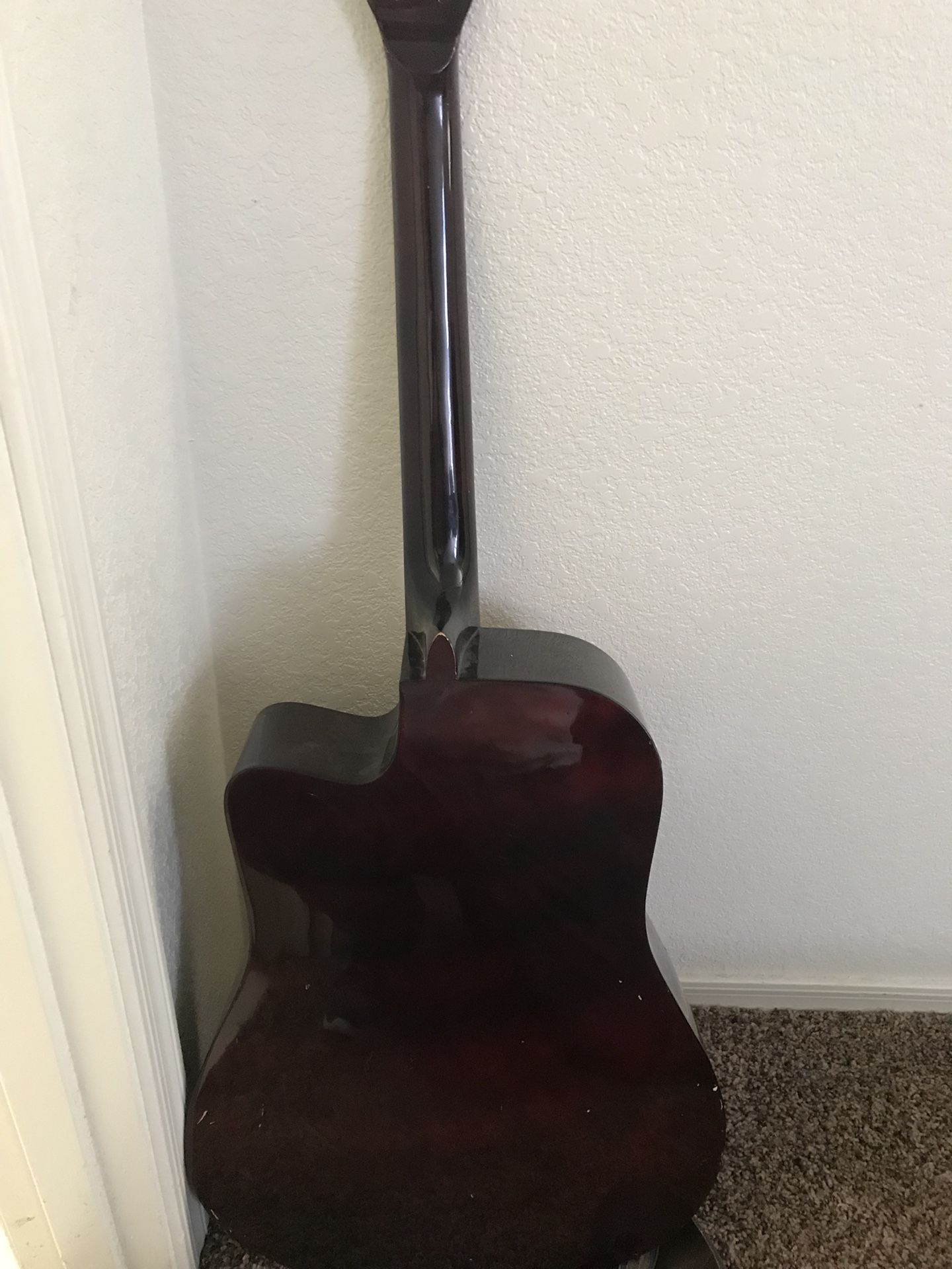 Guitarra electro acustica Kenneth.