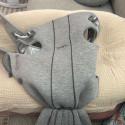 BABY BJORN CARRIER