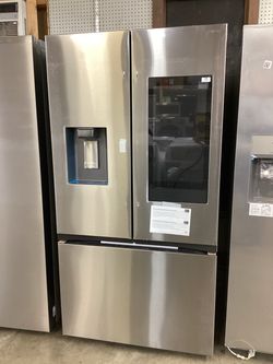 Samsung 36 in 25 cu.ft. French Door Refrigerator with FamilyHub and Ice/Water Dispenser New Scratch and Dent