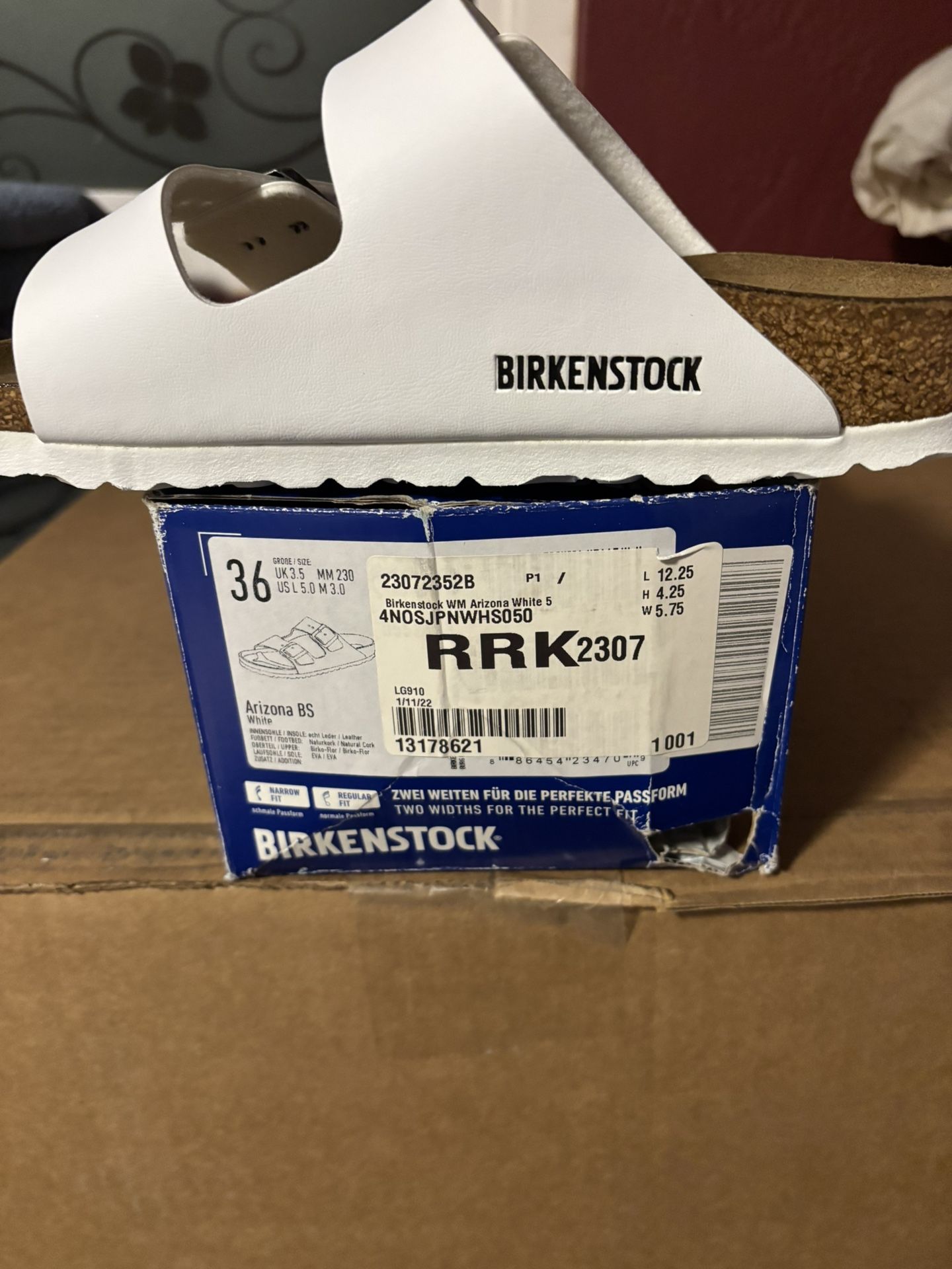 WOMENS WHITE BIRKENSTOCKS “ARIZONA”